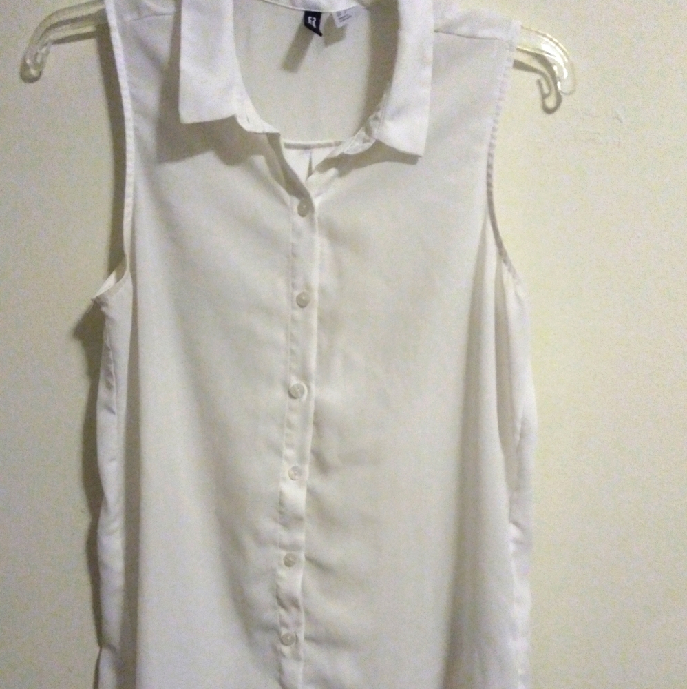 Sleeveless Button Down | Divided